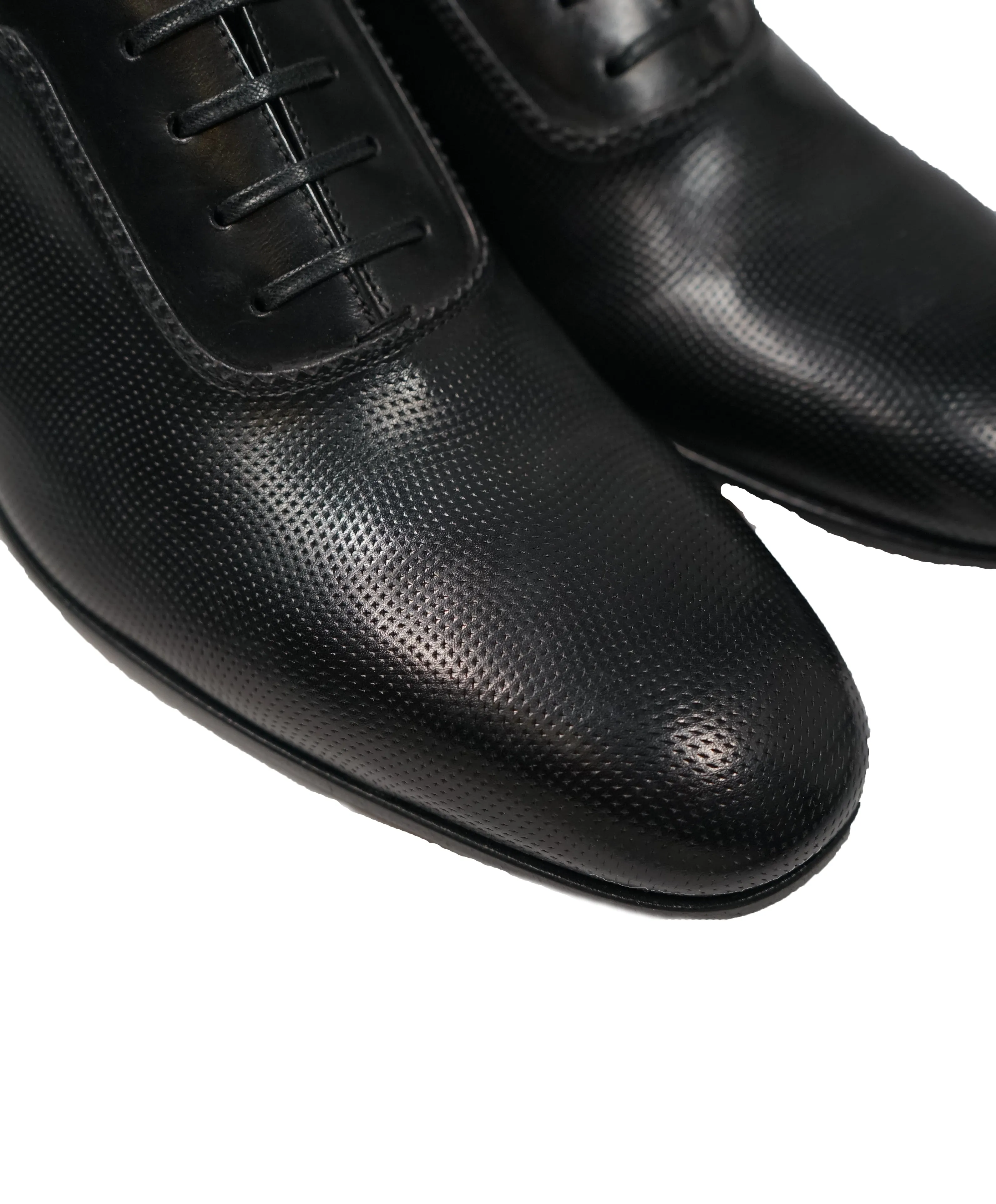 SALVATORE FERRAGAMO - "FARNESE" Textured Black Oxfords - 8D