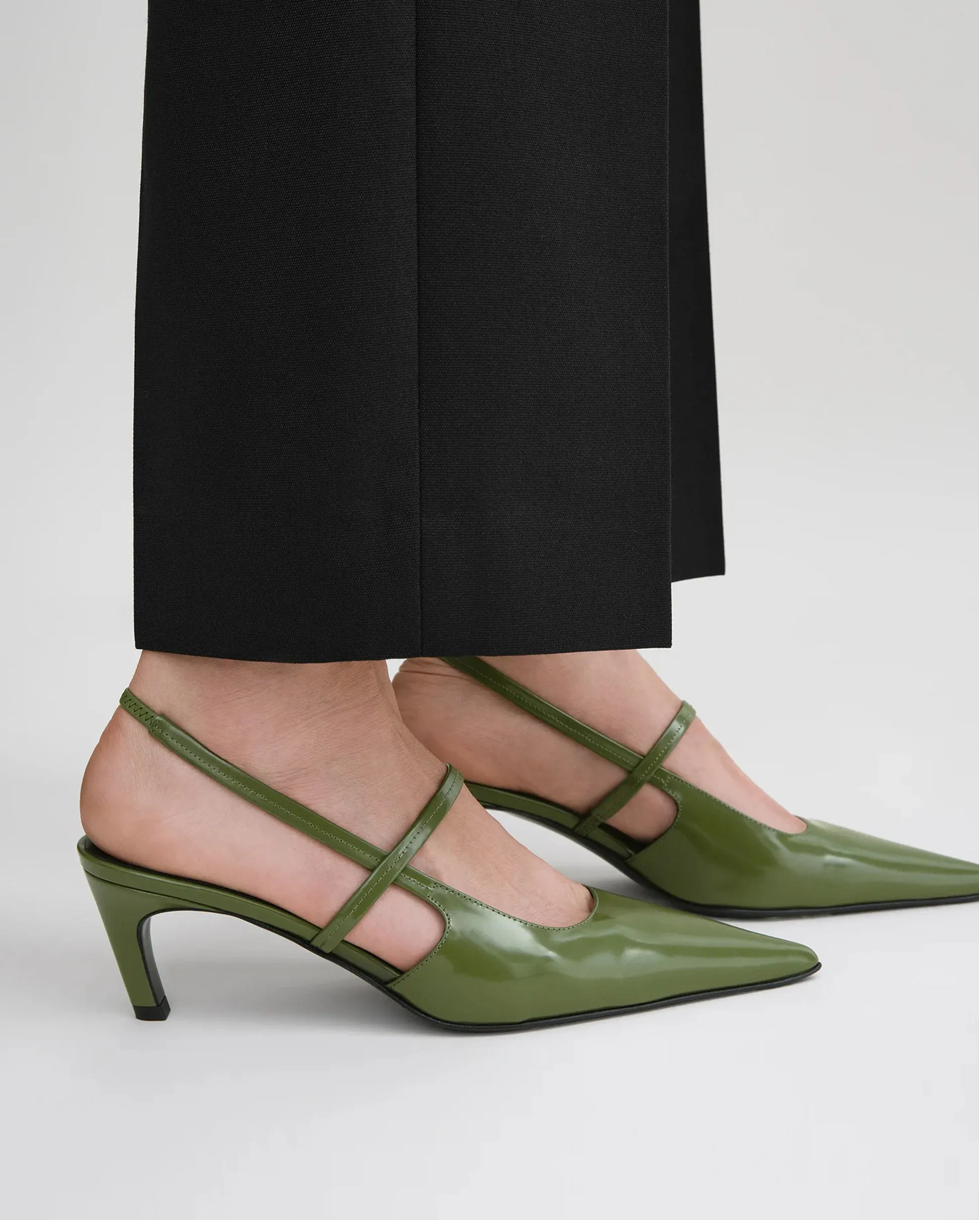 THE SHARP SLINGBACK / LAUREL